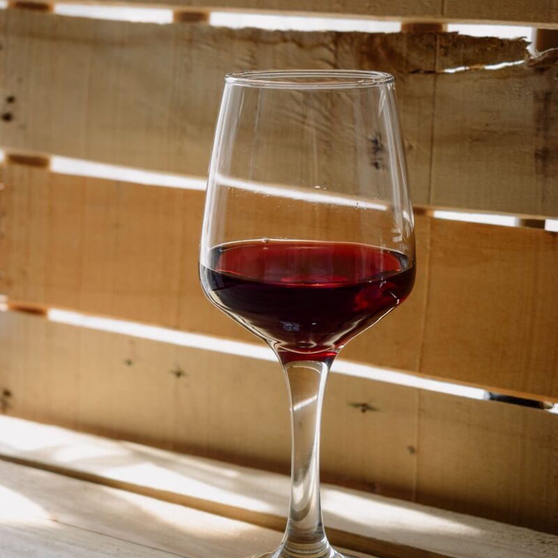 Copa de vino tinto de la casa