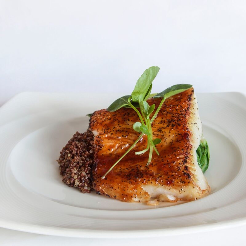 Corvina a la parrilla con quinoa