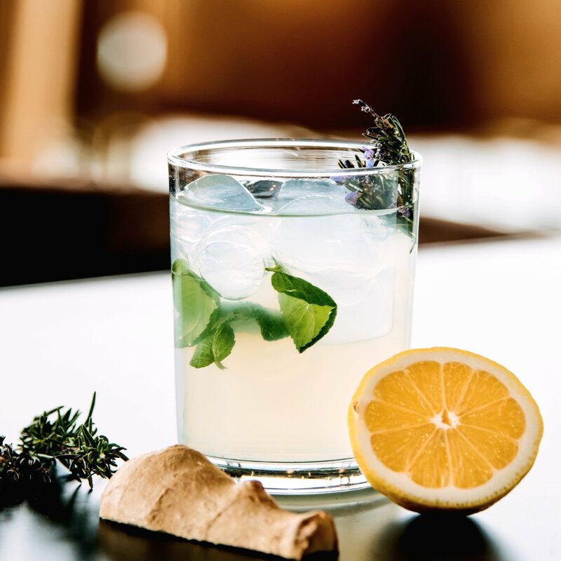 Limonada de jengibre y menta